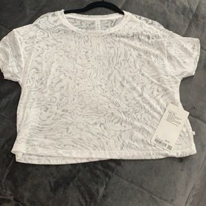 NWT Lululemon Cates tee size 8